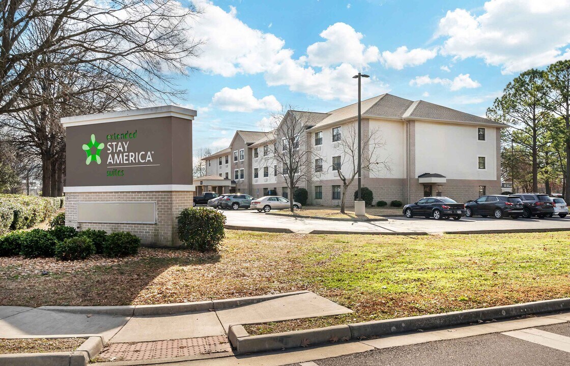 Furnished Studio-Hampton - Coliseum in Hampton, VA - Foto de edificio