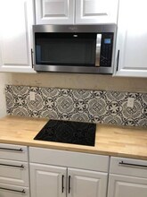 1484 Ahart St in Simi Valley, CA - Building Photo - Building Photo