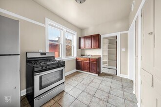 7751 S Saginaw Ave in Chicago, IL - Foto de edificio - Building Photo