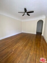 1044 N Sweetzer Ave in West Hollywood, CA - Building Photo - Building Photo