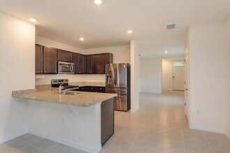 2407 Ribbon Fall Ave in Davenport, FL - Building Photo - Building Photo