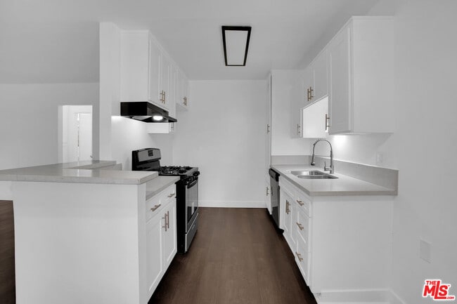 property at 1100 W Glendon Way