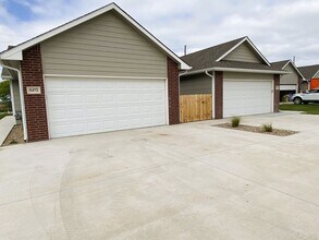 5474 N Colburn Ct in Bel Aire, KS - Building Photo - Building Photo