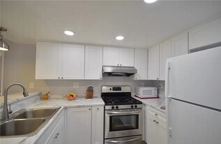 3532 W Stonepine Ln in Anaheim, CA - Building Photo