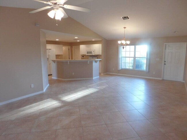 4124 NE 8th Pl in Cape Coral, FL - Building Photo - Building Photo