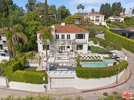 6650 Whitley Terrace in Los Angeles, CA - Building Photo