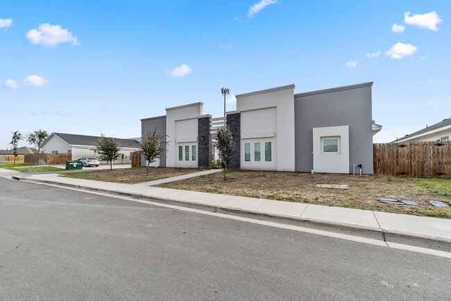 11018 N 33rd Ln, Unit 1 in McAllen, TX - Building Photo - Building Photo