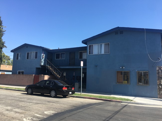 5892 Orange Ave in Long Beach, CA - Foto de edificio - Building Photo