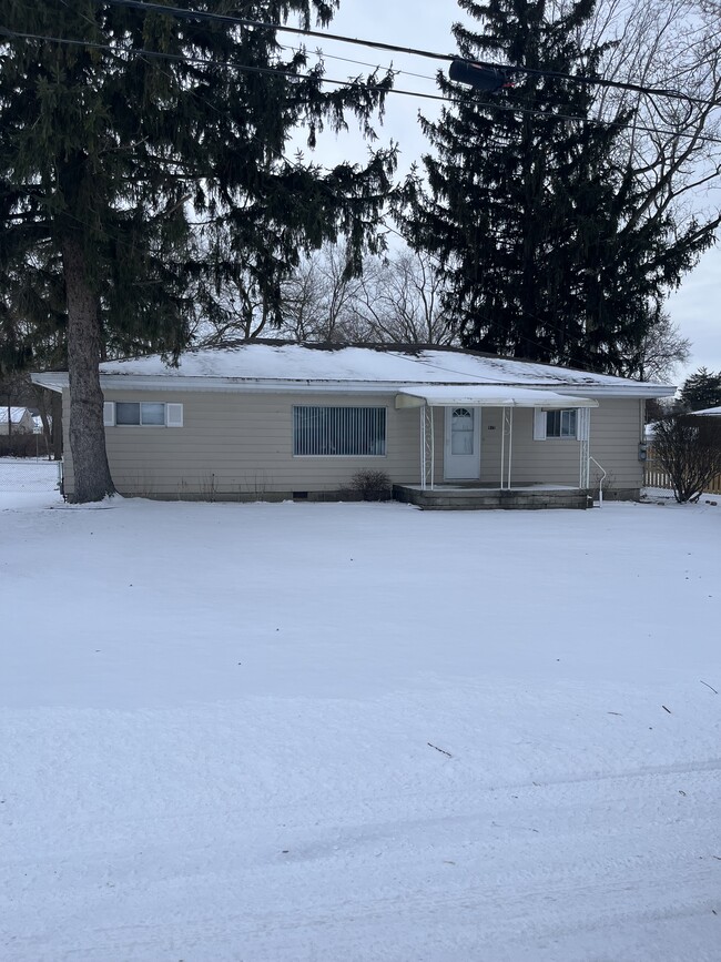 915 Dempster St in Temperance, MI - Building Photo - Building Photo