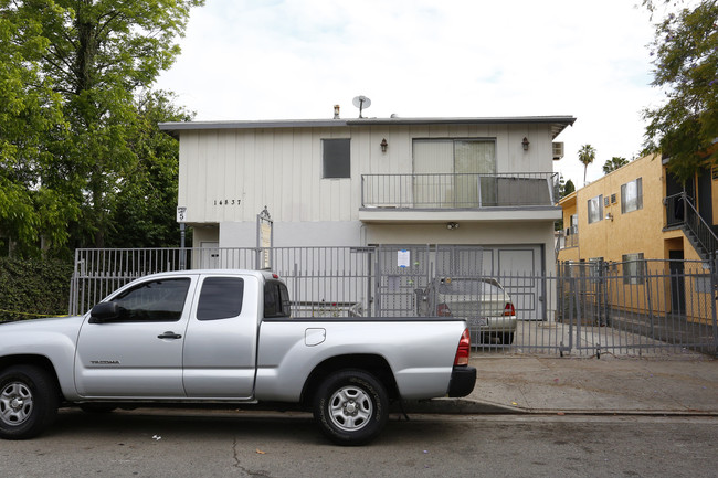 14837 Delano St in Van Nuys, CA - Building Photo - Building Photo