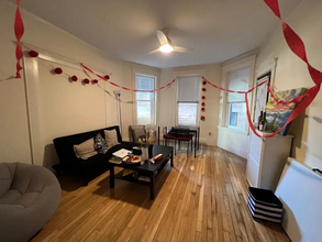 73 Longwood Ave, Unit 1F in Brookline, MA - Foto de edificio - Building Photo