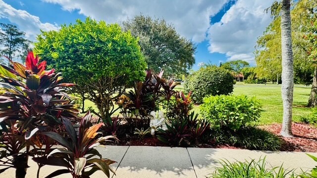 property at 2024 Pine Isle Ln