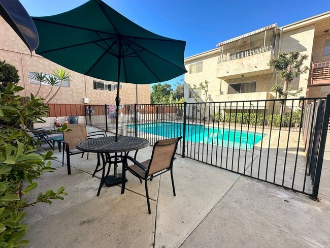 5035 Coldwater Canyon Ave in Los Angeles, CA - Building Photo - Building Photo