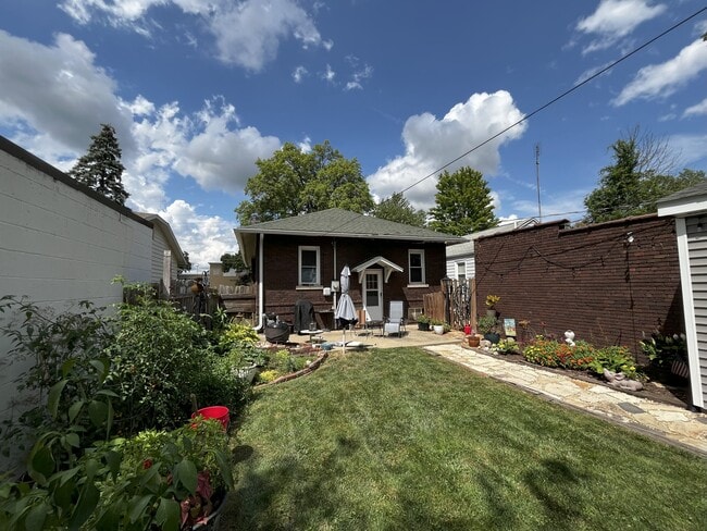 1612 W Washington St in Springfield, IL - Foto de edificio - Building Photo