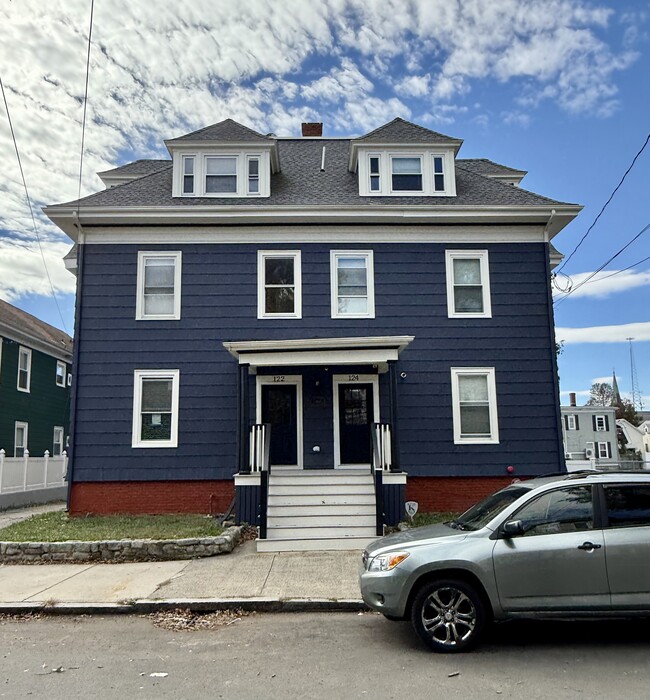 122 Chestnut St, Unit 1 in Lynn, MA - Building Photo - Building Photo