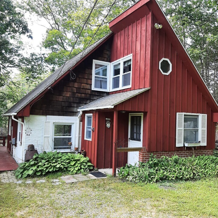 126 Wales Rd in Stafford, CT - Building Photo