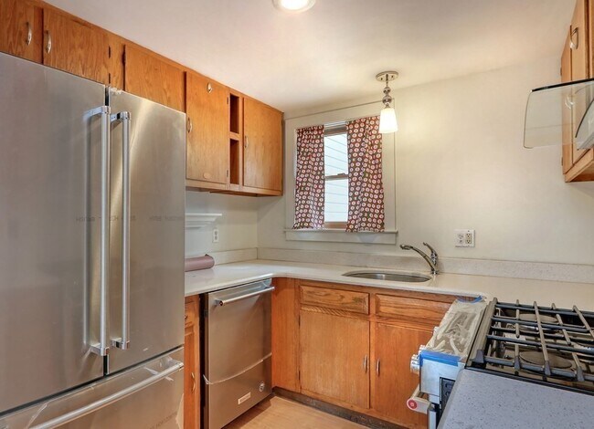12 Lilac Ct, Unit 12 in Cambridge, MA - Building Photo - Building Photo
