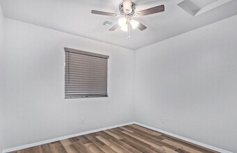 6417 S 10th St in Phoenix, AZ - Foto de edificio - Building Photo