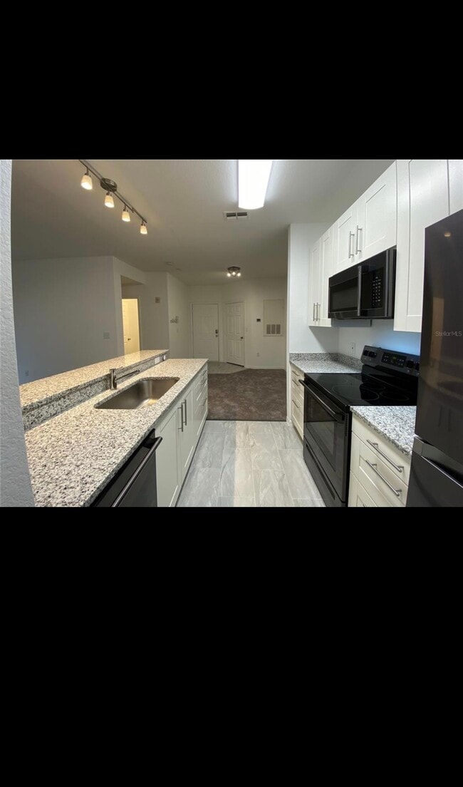 5455 Vineland Rd, Unit 3310 in Orlando, FL - Building Photo - Building Photo
