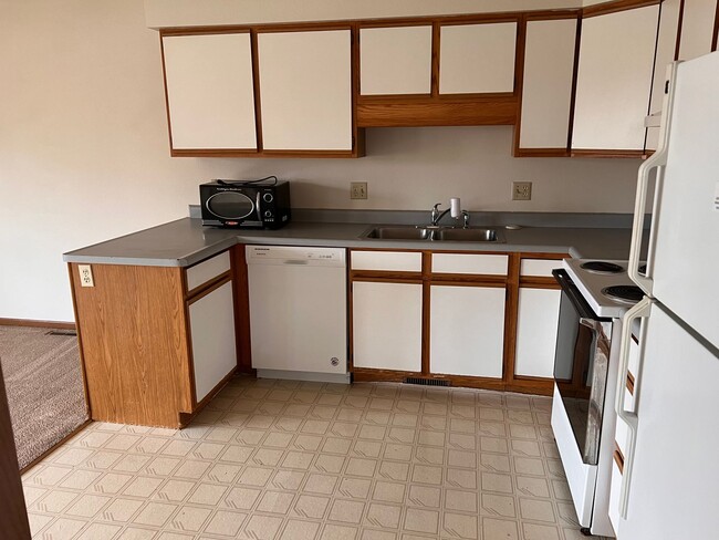 741 Orchard St-Unit -741 in Iowa City, IA - Building Photo - Building Photo