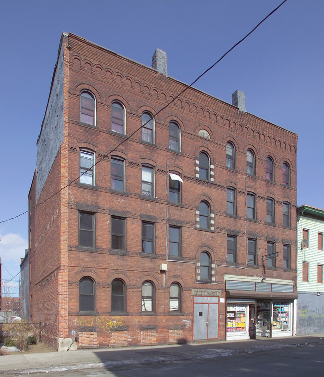 549-551 S Bridge St in Holyoke, MA - Foto de edificio - Building Photo