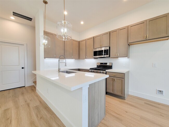 1542 W Tidwell Rd in Houston, TX - Building Photo - Building Photo