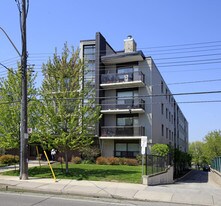 418 Dawes Rd in Toronto, ON - Building Photo