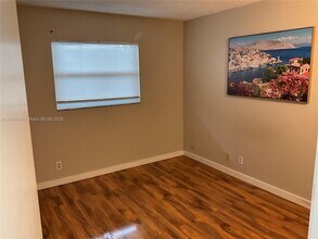 200 Ashbury Rd in Hollywood, FL - Building Photo - Building Photo