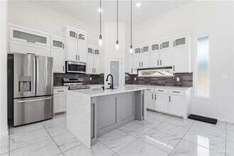 22 N Chula Vista St in Pharr, TX - Building Photo - Building Photo