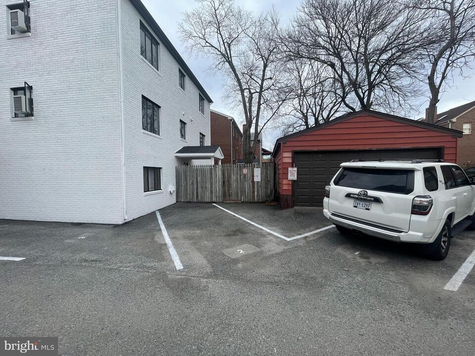 4206 Washington Blvd in Arlington, VA - Building Photo