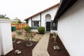 257 Manzanita Dr in Oceanside, CA - Building Photo - Building Photo