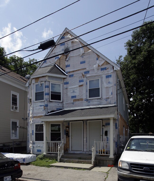 29 Gilmore St in Providence, RI - Foto de edificio - Building Photo