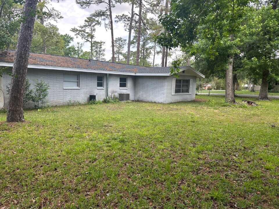 1505 Arnold Ave in Brooksville, FL - Building Photo