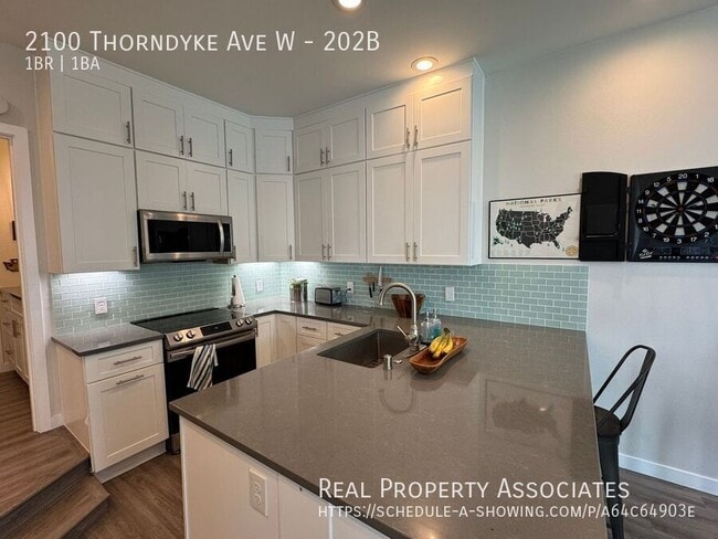 2100 Thorndyke Ave W in Seattle, WA - Building Photo - Building Photo
