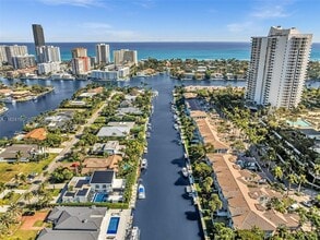 307 Holiday Dr in Hallandale Beach, FL - Building Photo - Building Photo