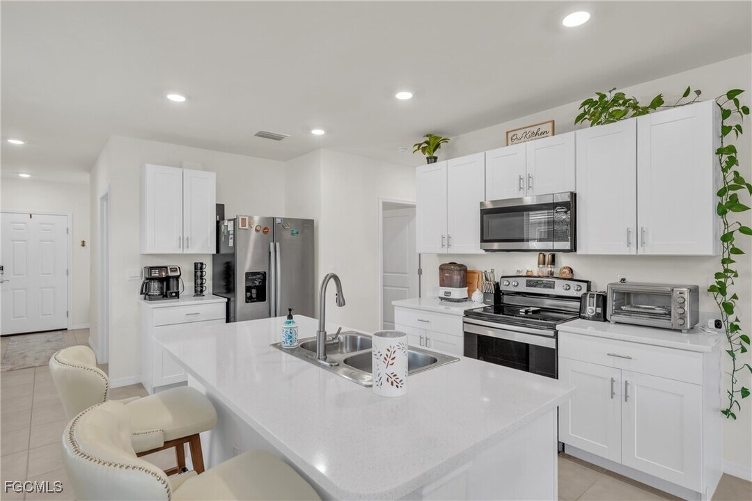 18529 Cronin Sand Ln in North Fort Myers, FL - Building Photo