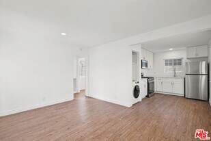 530 Almond Ave in Long Beach, CA - Building Photo