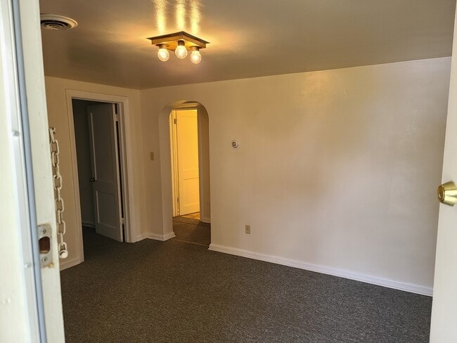 48 W Wilson St, Unit Apartment B in Morgantown, WV - Foto de edificio - Building Photo