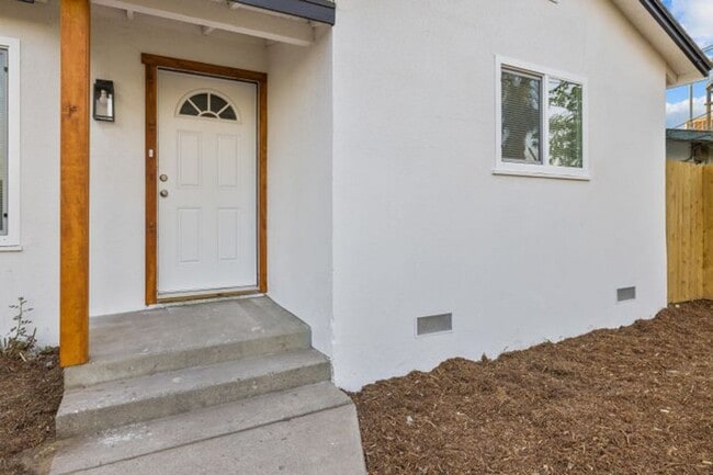 1406 W Roosevelt Ave in Visalia, CA - Foto de edificio - Building Photo