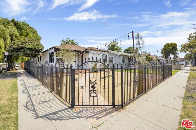 201 E 91st St in Los Angeles, CA - Building Photo - Building Photo