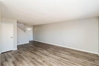 7704 Velvet Canyon Ave in Las Vegas, NV - Building Photo - Building Photo