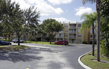 Village at The Falls in Miami, FL - Building Photo - Building Photo