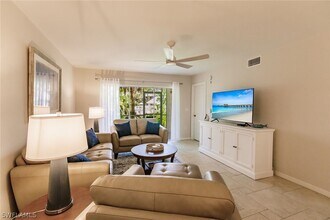 3032 Sandpiper Bay Cir in Naples, FL - Foto de edificio - Building Photo