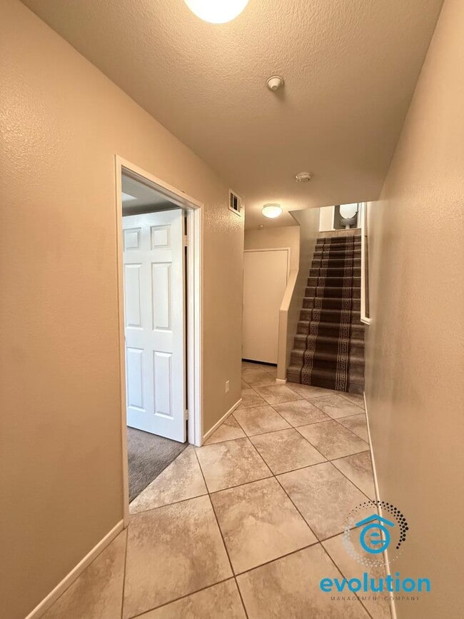 16938 Hutchins Landing in San Diego, CA - Building Photo - Building Photo