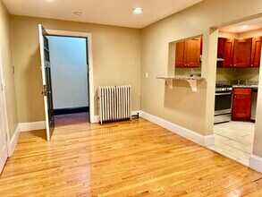 72 Egmont St, Unit 3F in Brookline, MA - Foto de edificio - Building Photo