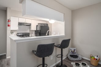 Windsor Manor in Houston, TX - Foto de edificio - Interior Photo