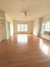 1825 Ivar Ave-Unit -206 in Los Angeles, CA - Foto de edificio - Building Photo