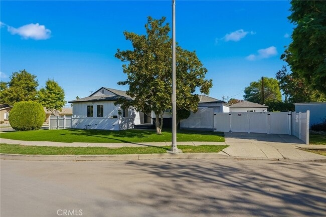 6658 Kosturas Pl in Los Angeles, CA - Building Photo - Building Photo