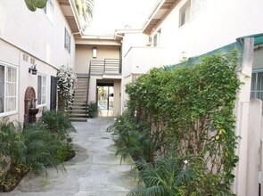 056 in Los Angeles, CA - Building Photo - Building Photo