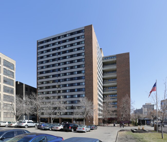 Atrium Apartments in Minneapolis, MN - Foto de edificio - Building Photo